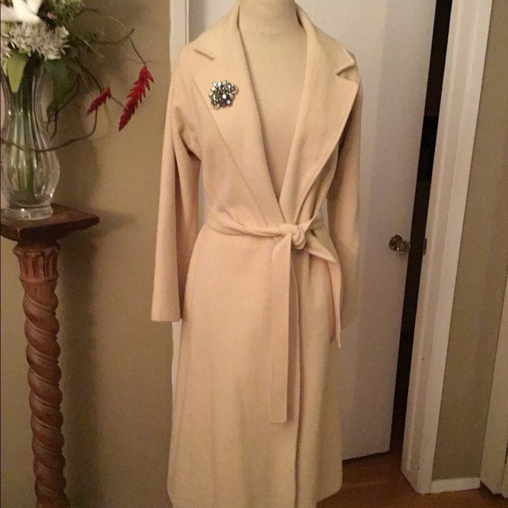 100% Cahmere cream colored coat